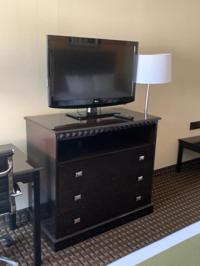 Quality Inn & Suites Quantico Stafford Eksteriør bilde