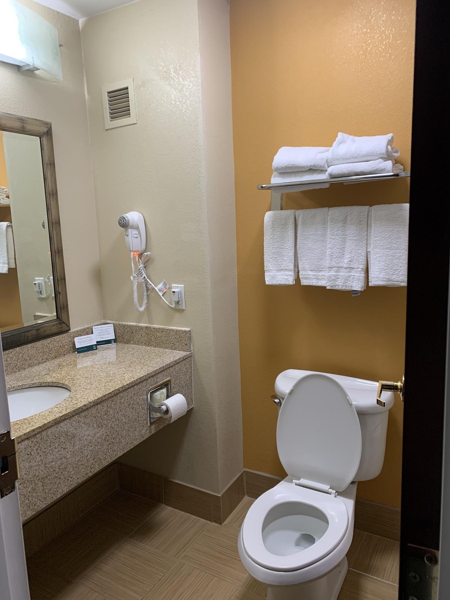 Quality Inn & Suites Quantico Stafford Eksteriør bilde