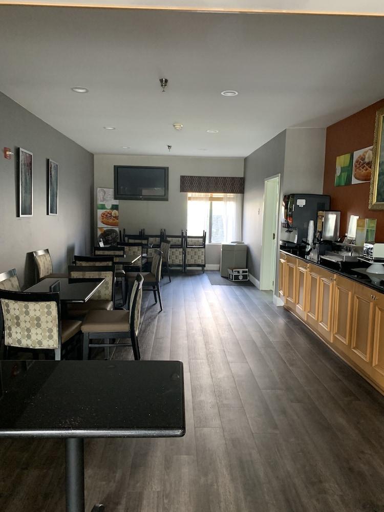Quality Inn & Suites Quantico Stafford Eksteriør bilde