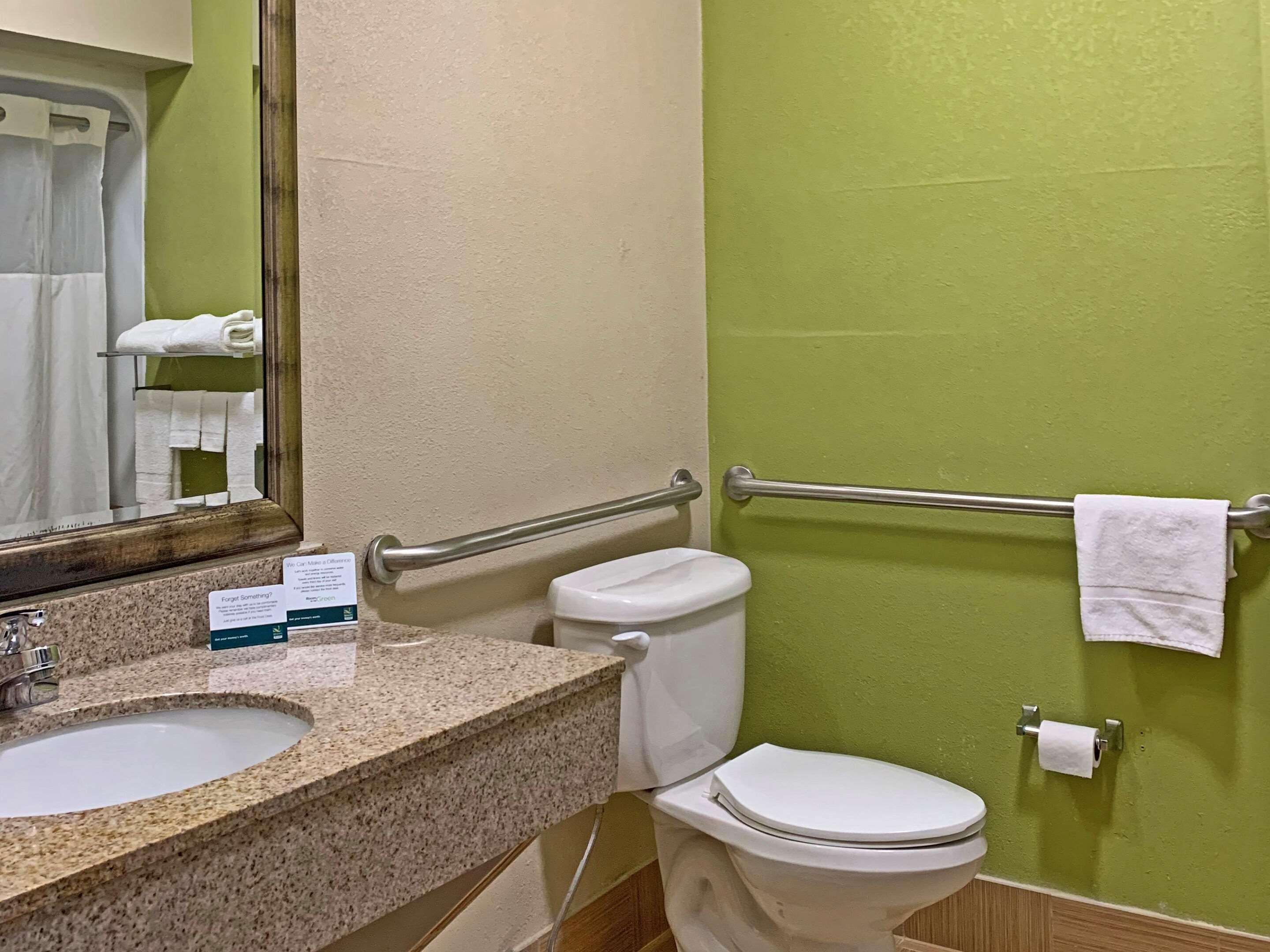 Quality Inn & Suites Quantico Stafford Eksteriør bilde
