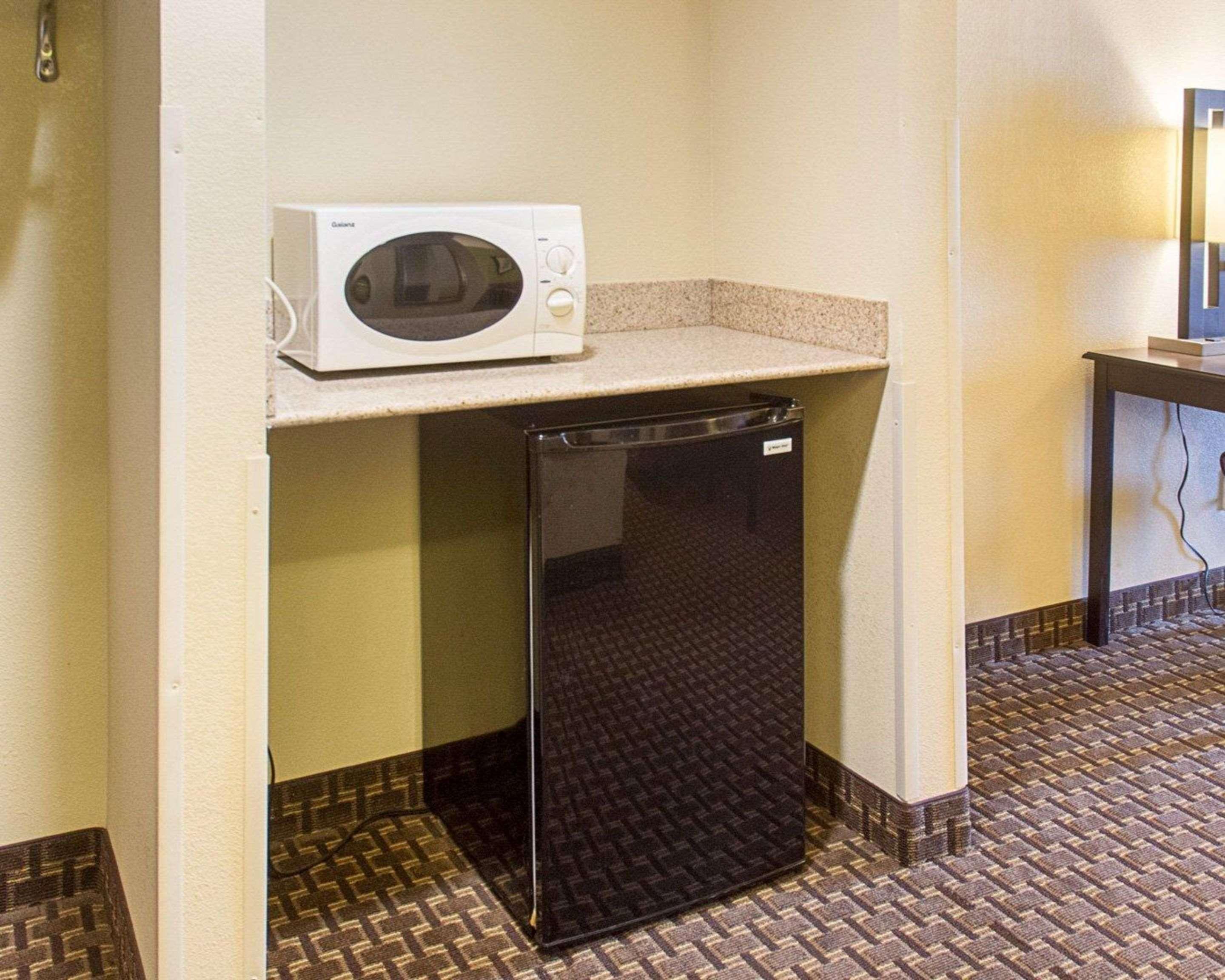Quality Inn & Suites Quantico Stafford Eksteriør bilde