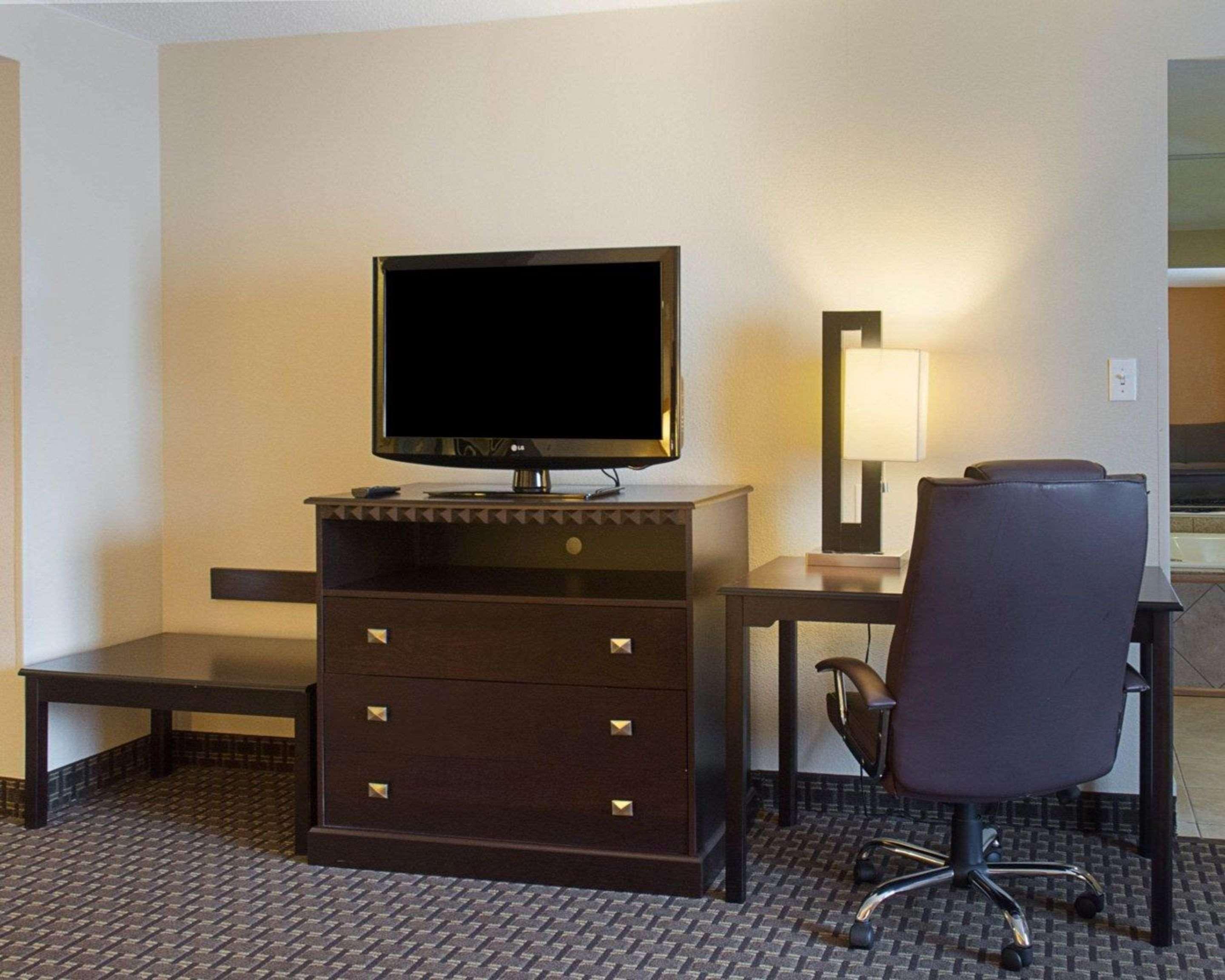 Quality Inn & Suites Quantico Stafford Eksteriør bilde