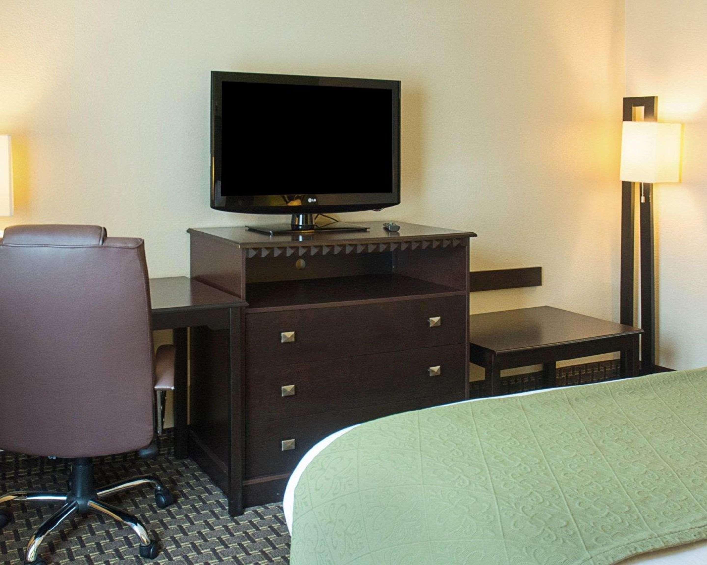Quality Inn & Suites Quantico Stafford Eksteriør bilde