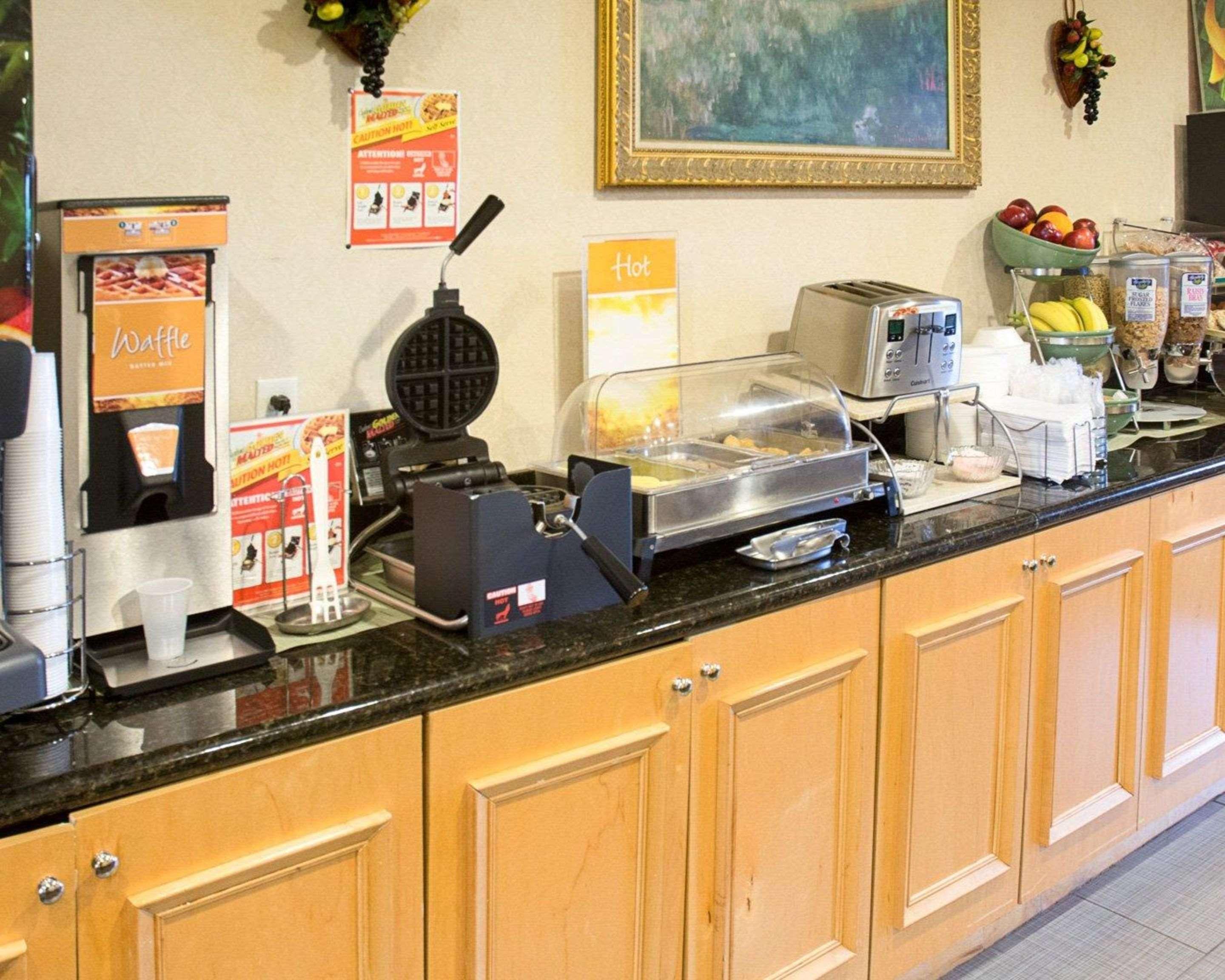 Quality Inn & Suites Quantico Stafford Eksteriør bilde