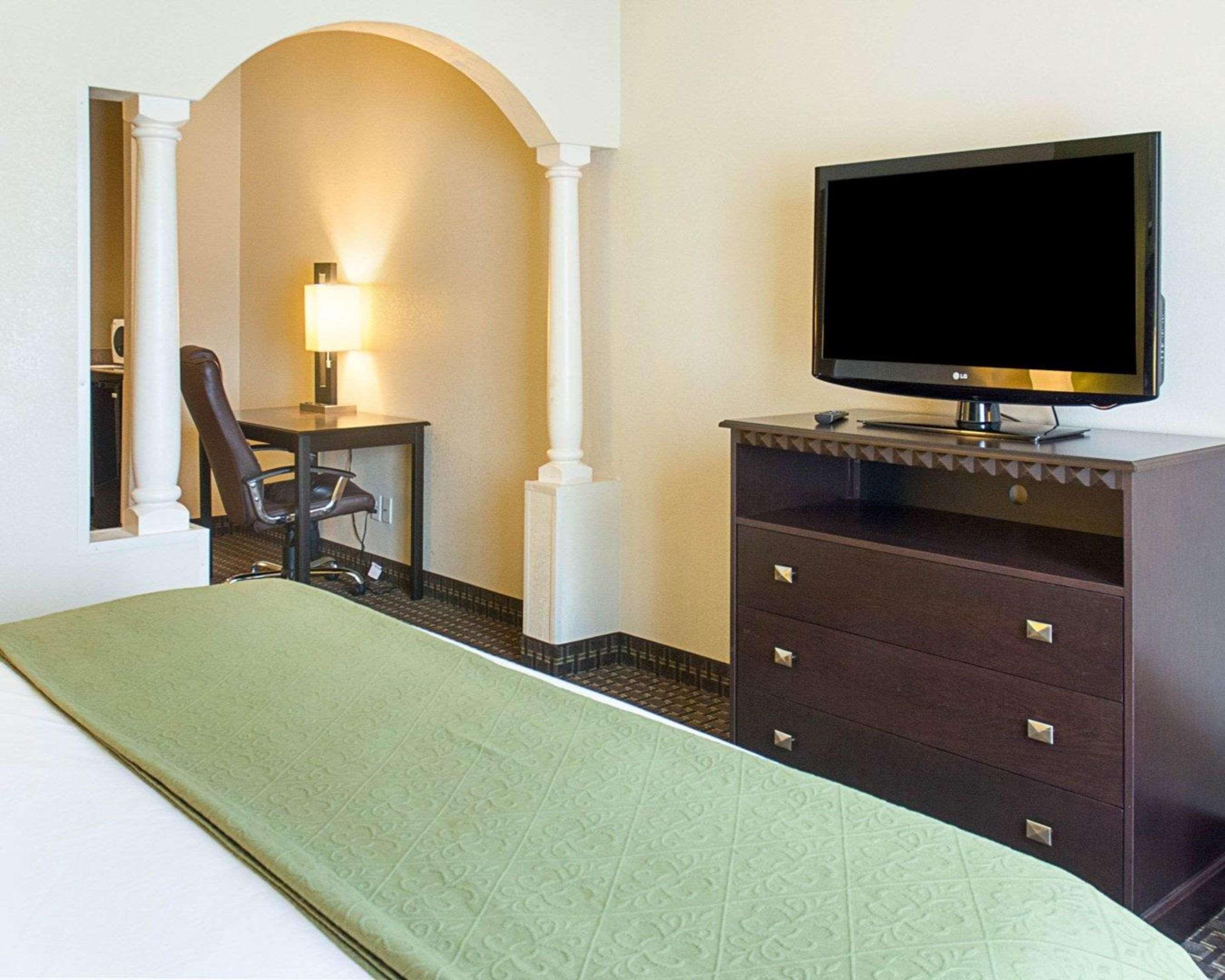 Quality Inn & Suites Quantico Stafford Eksteriør bilde