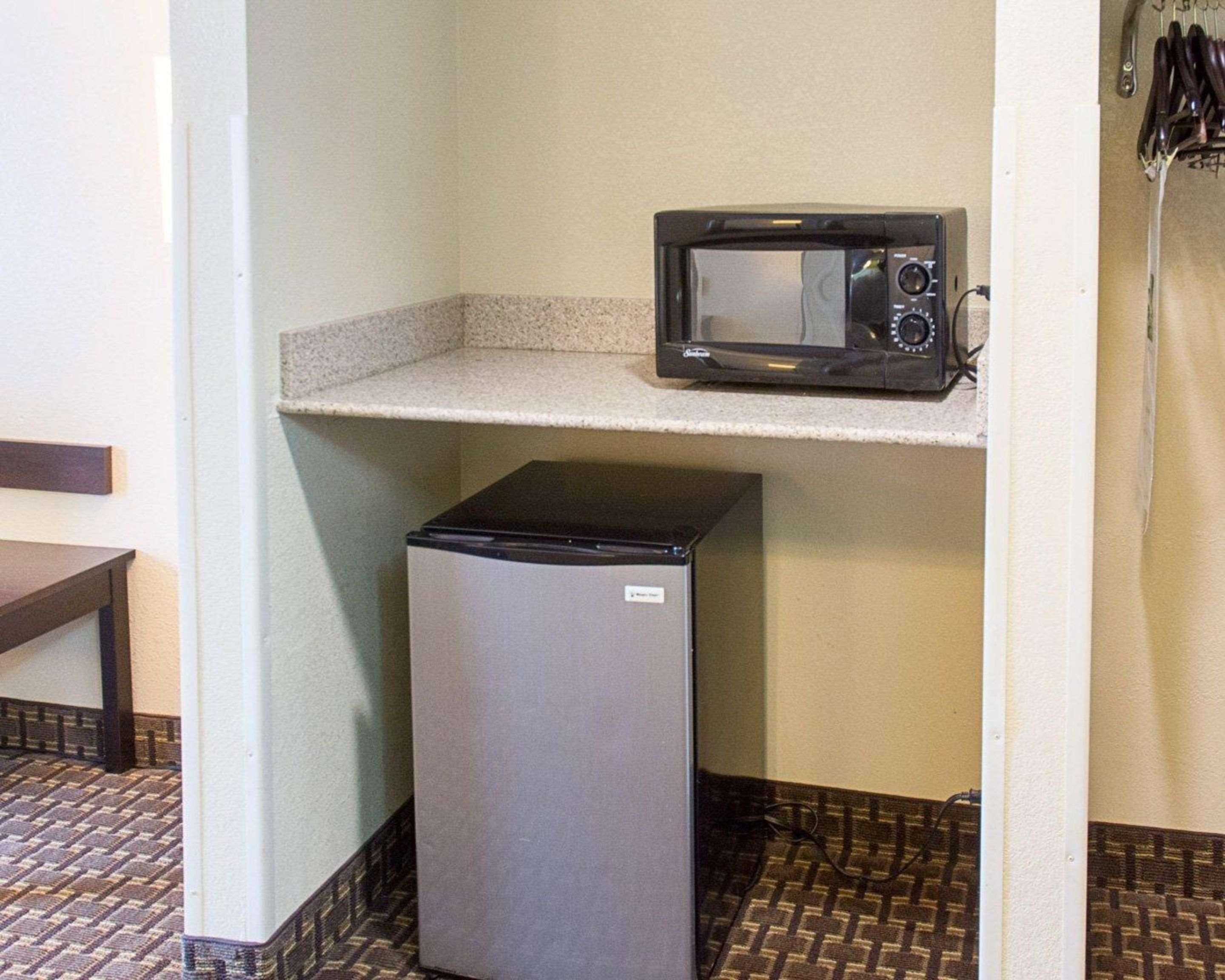 Quality Inn & Suites Quantico Stafford Eksteriør bilde
