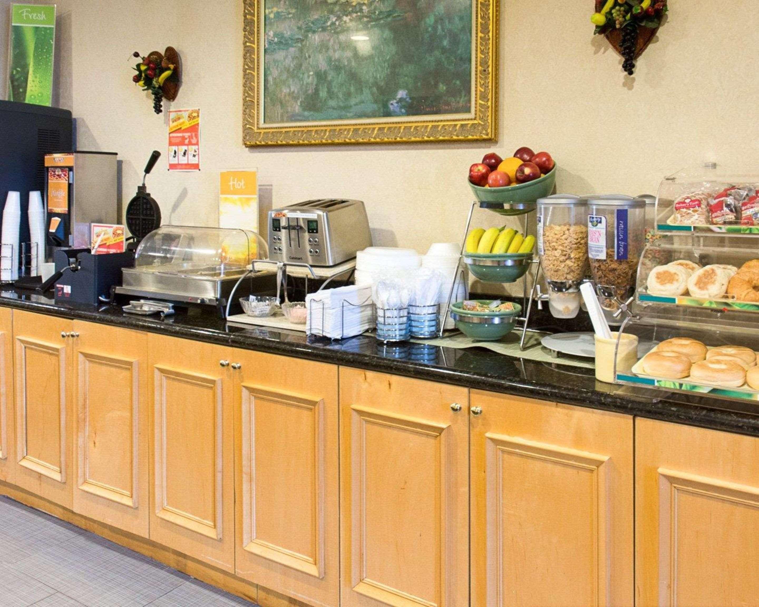 Quality Inn & Suites Quantico Stafford Eksteriør bilde