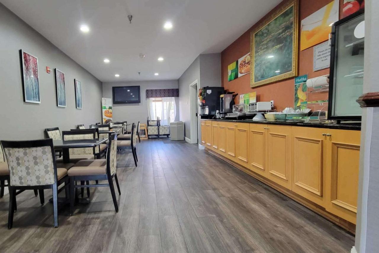 Quality Inn & Suites Quantico Stafford Eksteriør bilde