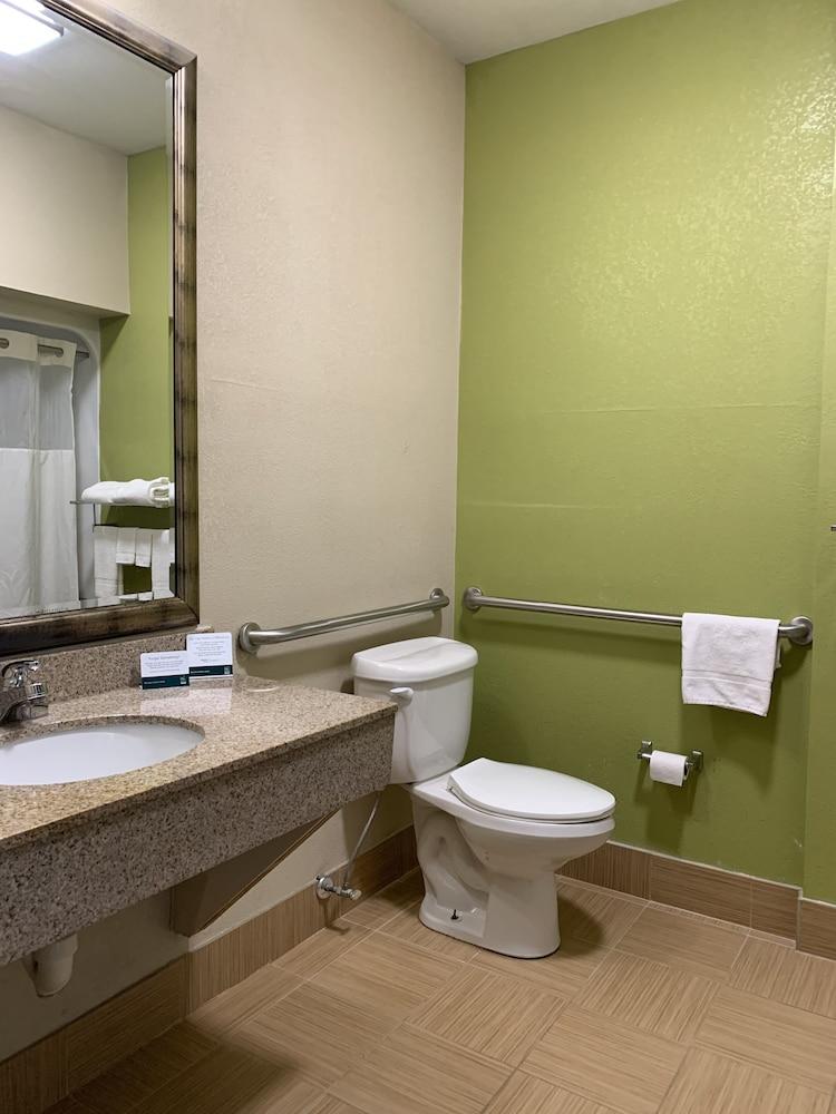 Quality Inn & Suites Quantico Stafford Eksteriør bilde