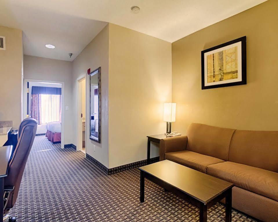Quality Inn & Suites Quantico Stafford Eksteriør bilde